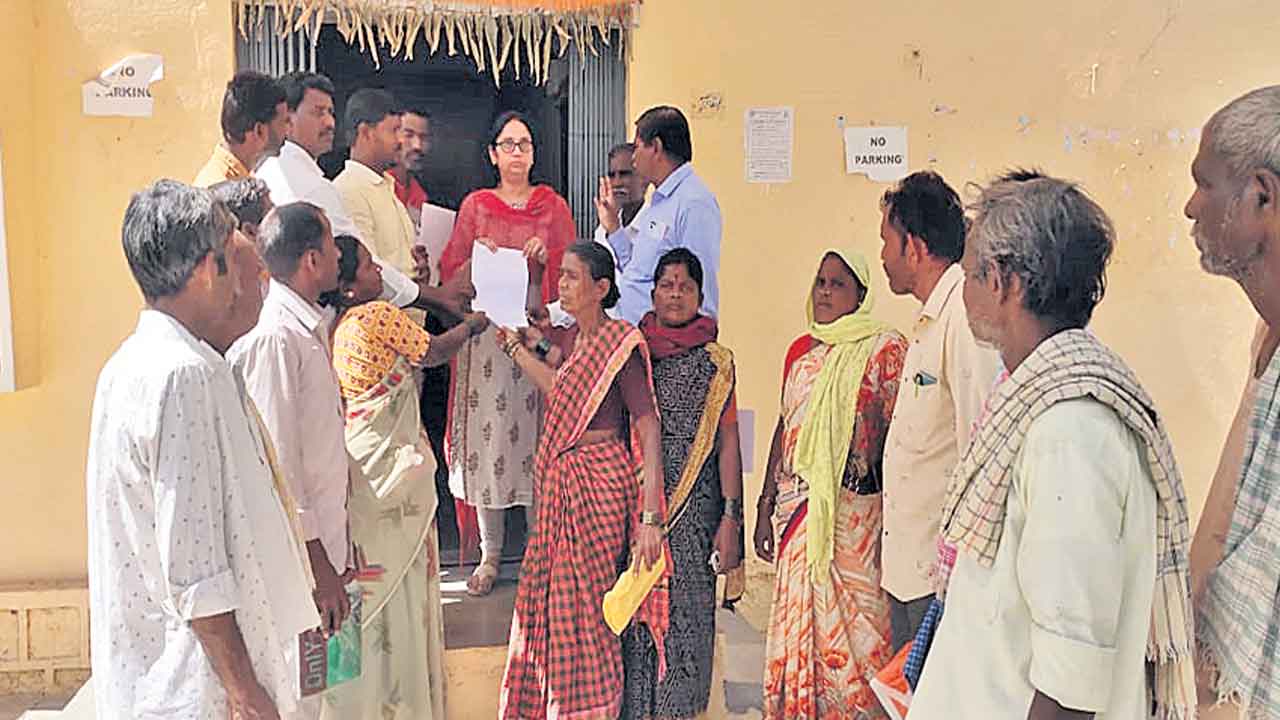 ప్రజావాణికి దరఖాస్తుల వెల్లువ