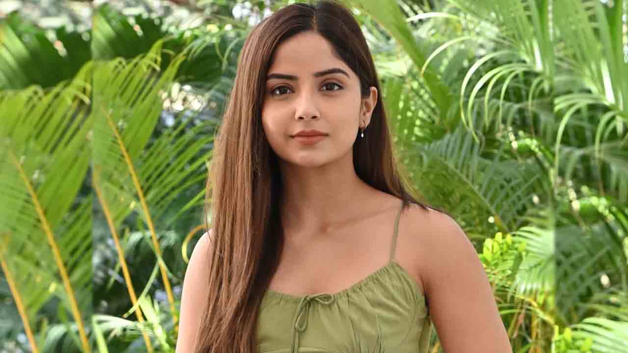 Kashmir Pardesi | పాటలకే పరిమితం కాలేదు