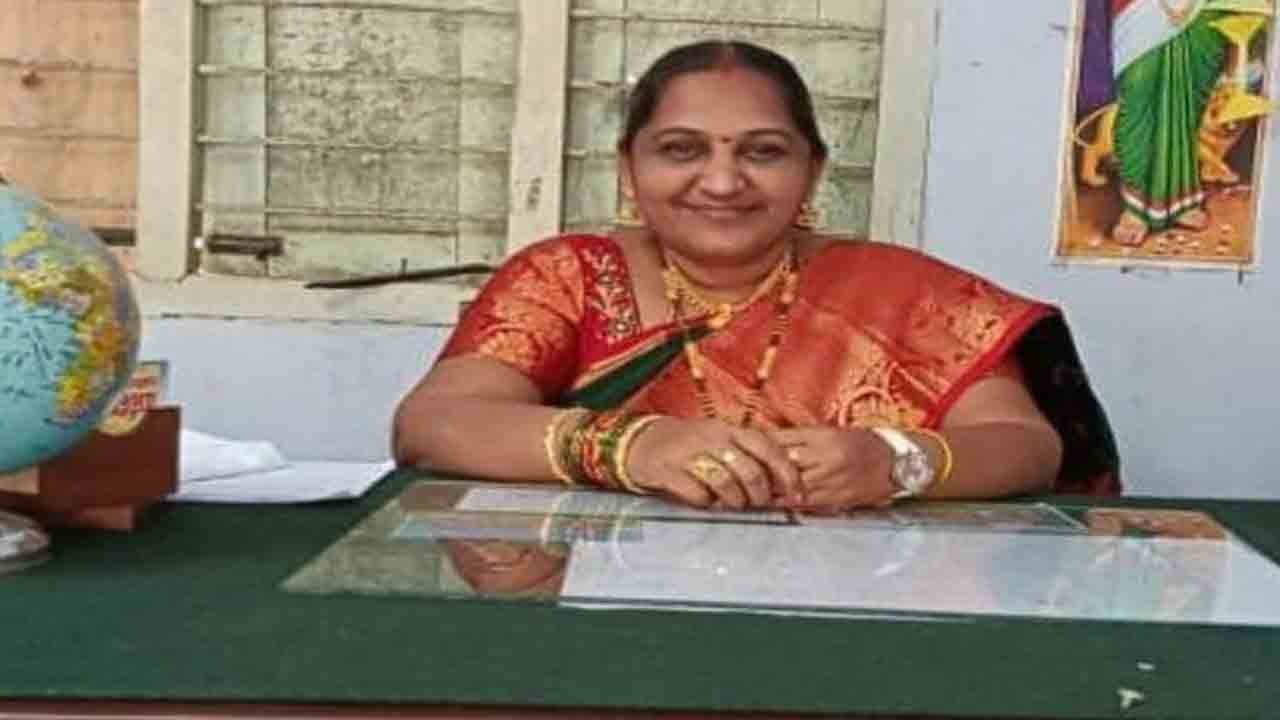 ఏసీబీకి చిక్కిన ప్రధానోపాధ్యాయురాలు