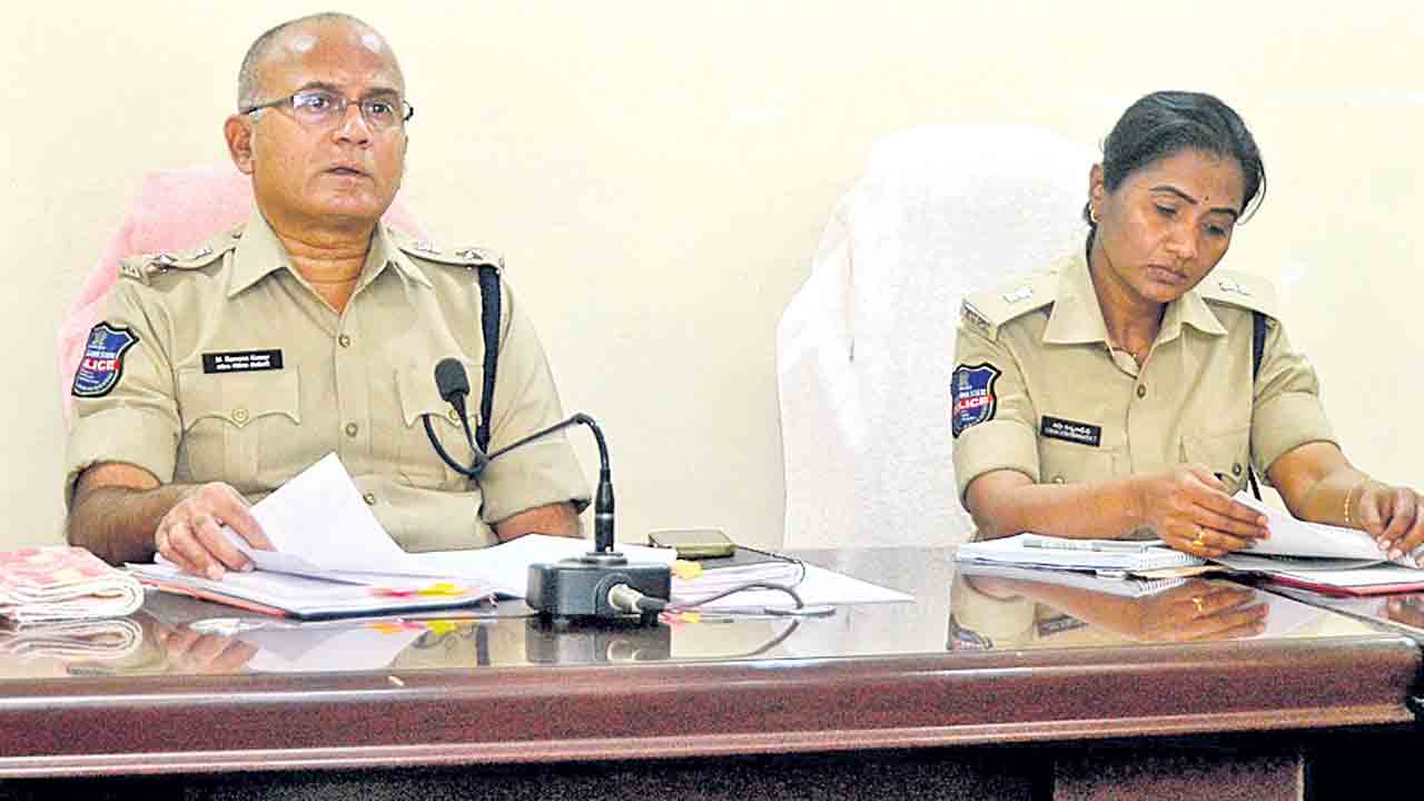 సీసీ కెమెరాలతో నేరాల నియంత్రణ