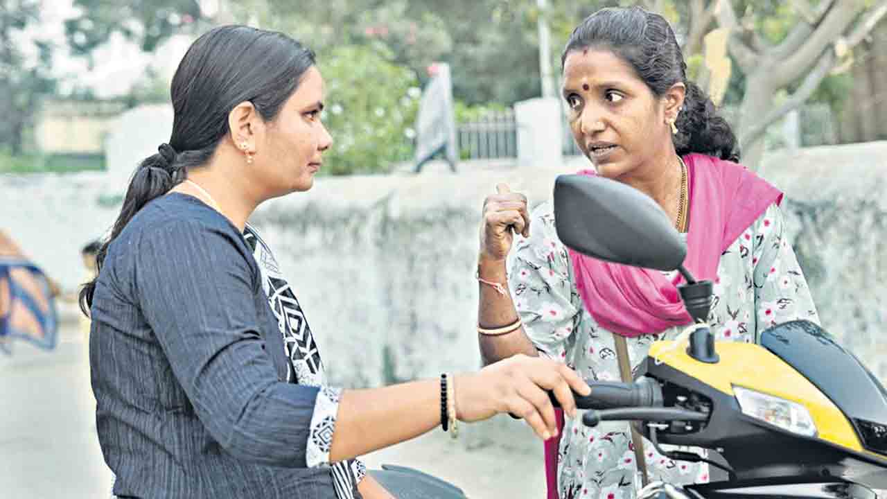 డ్రైవింగ్‌ పాఠం.. పచ్చళ్ల వ్యాపారం!.. శశికళ రూటే సెపరేటు