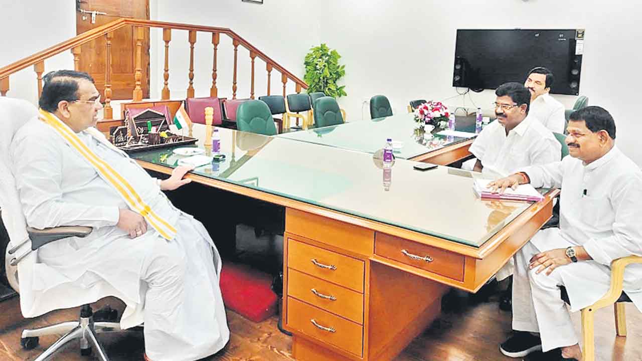 మరిన్ని నిధులు కేటాయించండి