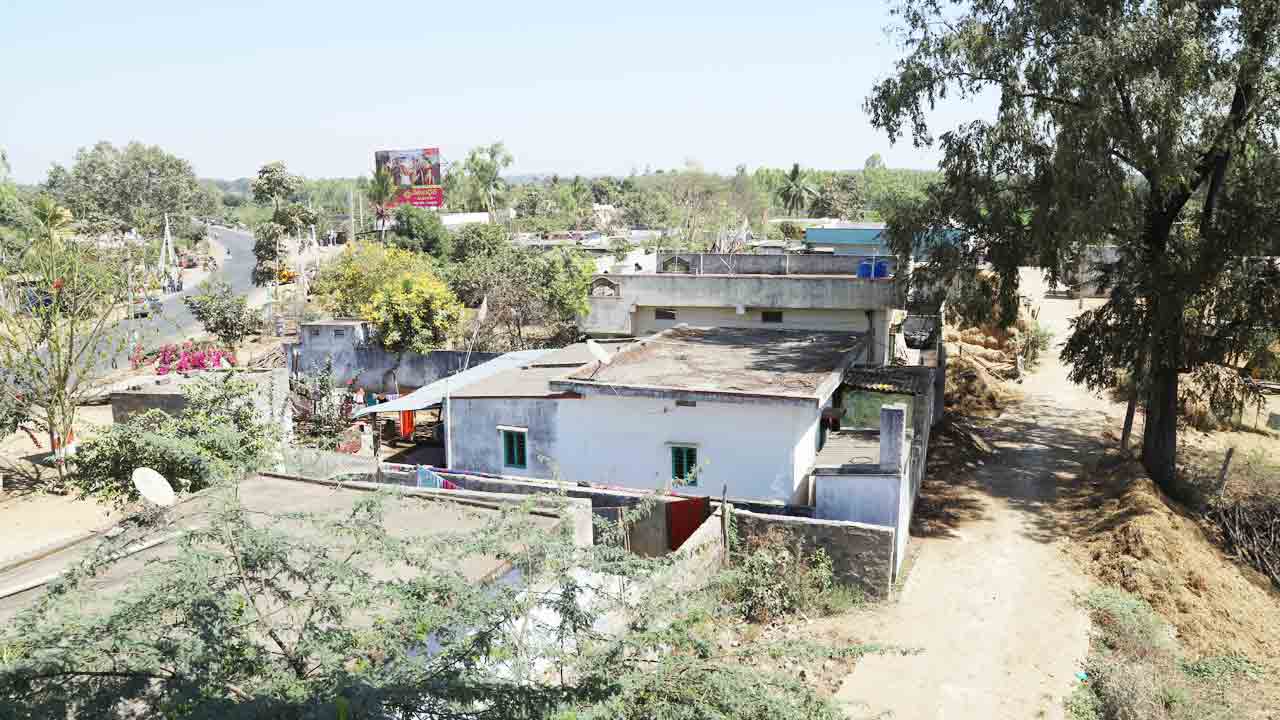 Telangana |  పేరుకే మారుమూల పల్లె.. ఊరంతా ప్రభుత్వ ఉద్యోగులే