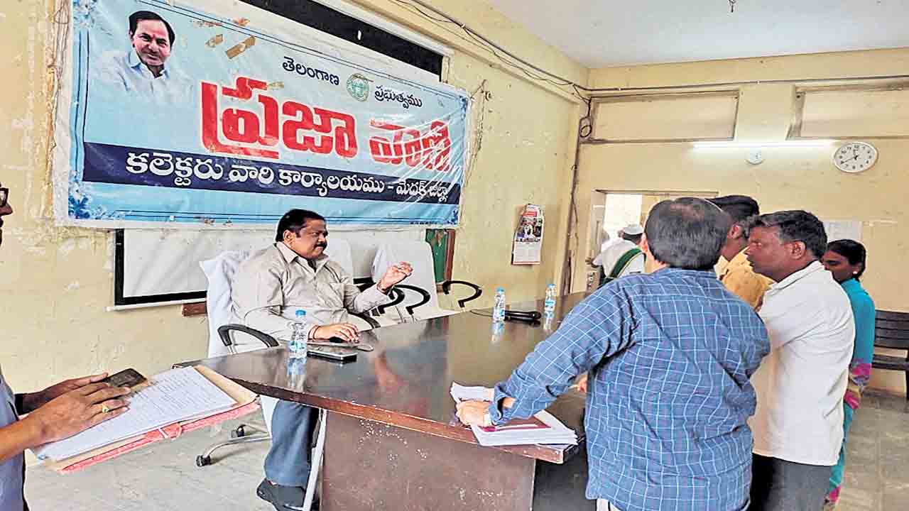 అర్జీదారుల సమస్యలు త్వరగా పరిష్కరించాలి