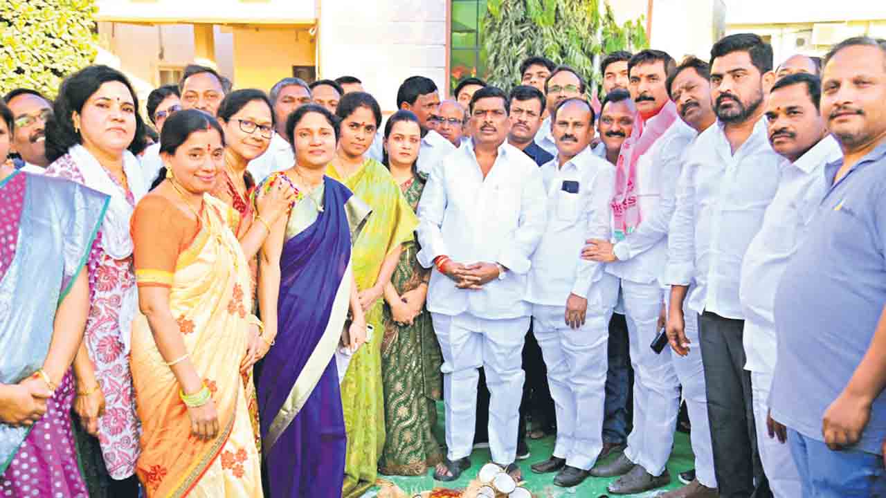 పటాన్ చెరులో ప్రతిపక్షాల అడ్రస్‌ గల్లంతే..