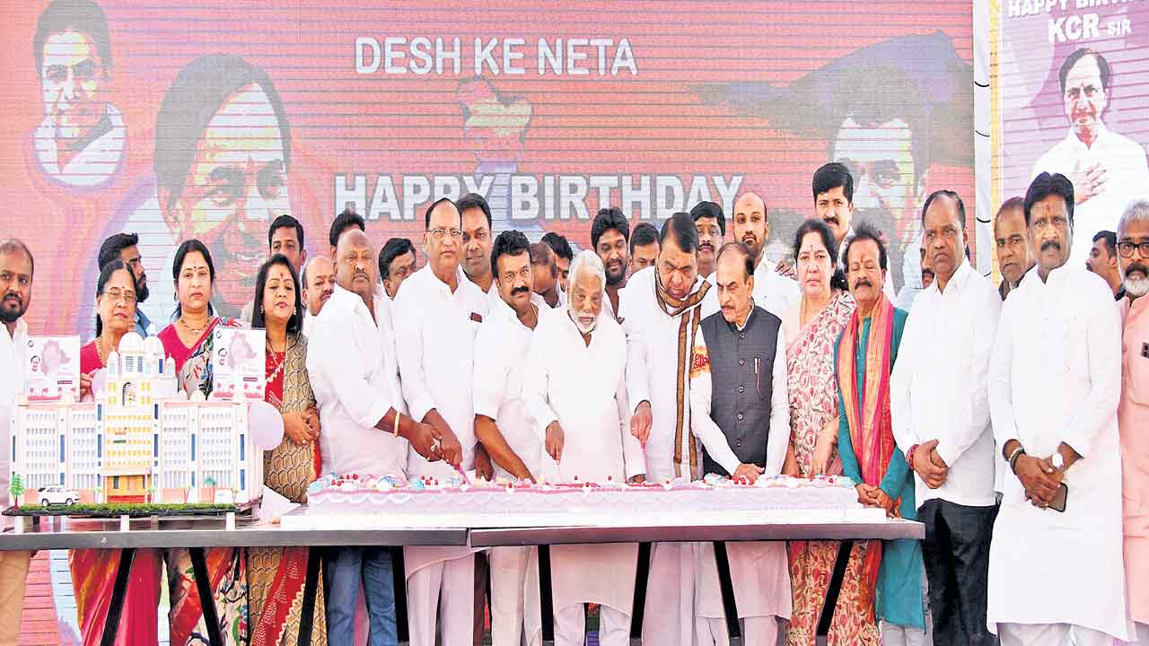 CM KCR  | అంబరాన్నంటిన సంబురాలు.. ఘనంగా సీఎం కేసీఆర్‌ జన్మదిన వేడుకలు