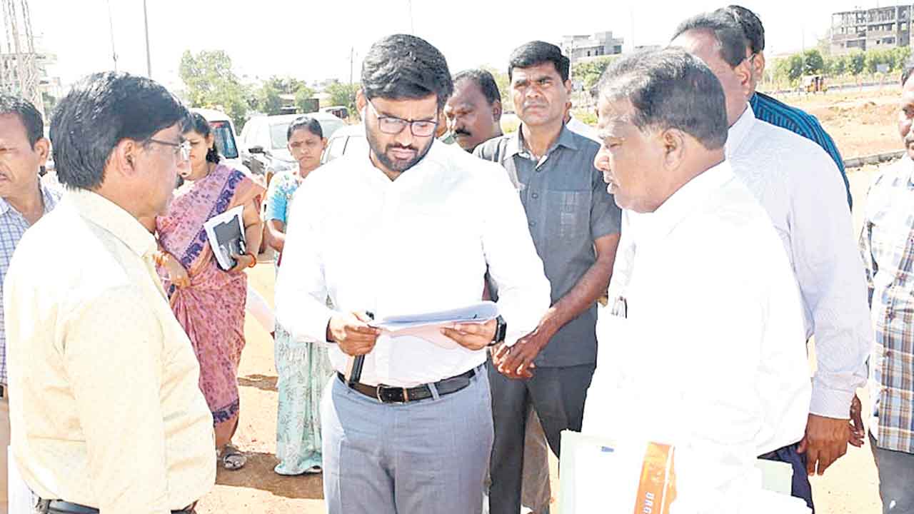 సమీకృత కలెక్టరేట్‌ను వేగంగా పూర్తి చేయాలి