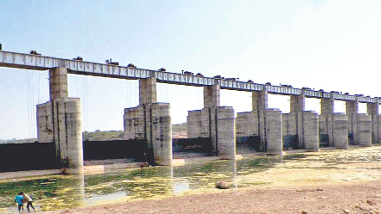 ప్రాజెక్టులకు నిధుల వరద