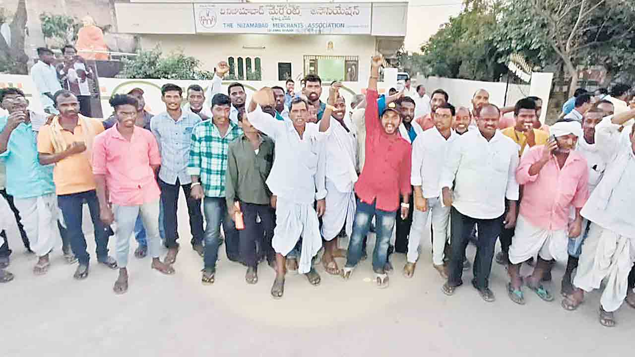 పసుపు రైతుల ఆందోళన