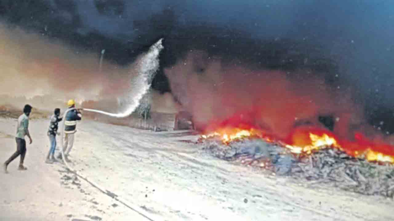 కెమికల్‌ ఫ్యాక్టరీలో అగ్ని ప్రమాదం