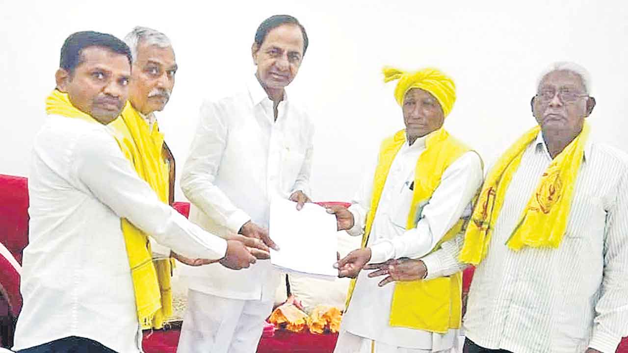 సీఎం కేసీఆర్‌ను కలిసిన ‘రాజ్‌గోండ్‌’ నాయకులు