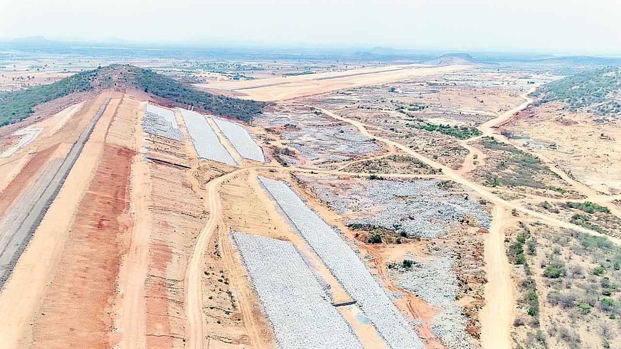 పాలమూరు ఊసేలేదు రైళ్ల పై ధ్యాసేలేదు