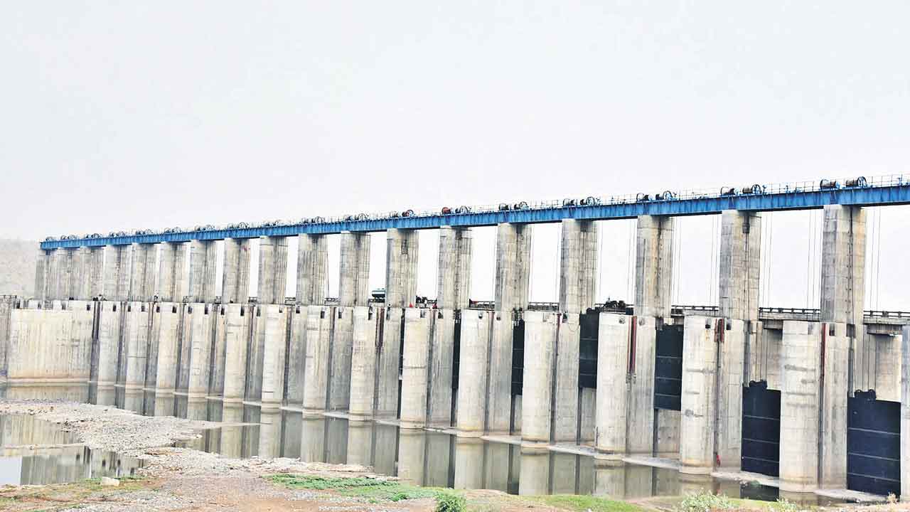 రైతన్నగోస తీర్చేలా..చకచకా చనాక కొరాట పనులు