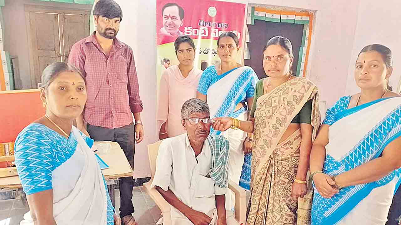 కంటి వెలుగు కార్యక్రమం జోరుగా సాగుతున్నది