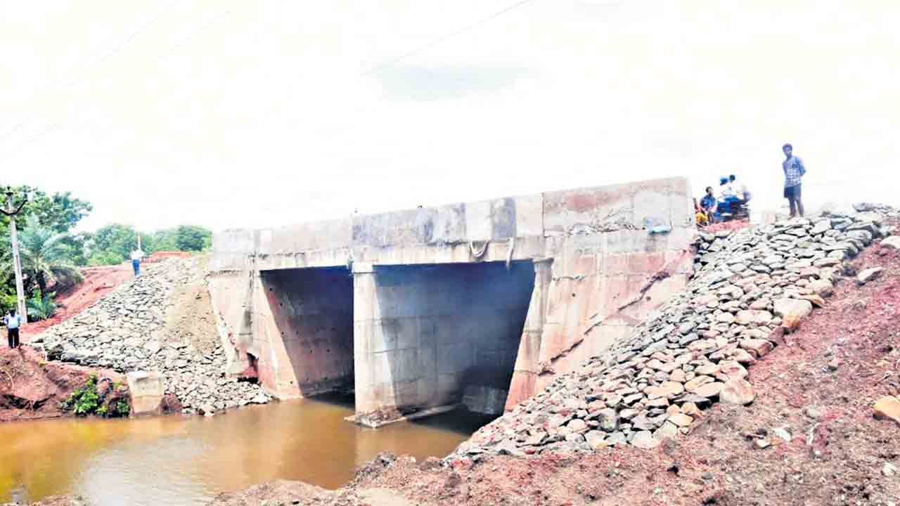 వంతెనలు వచ్చే.. వెతలు తీర్చే..