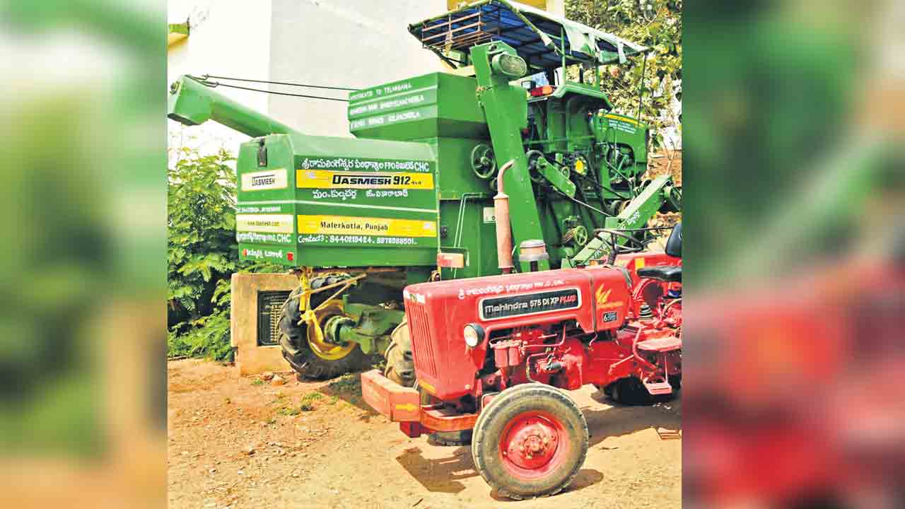 సాయపడుతూ.. సంపాదిస్తూ..