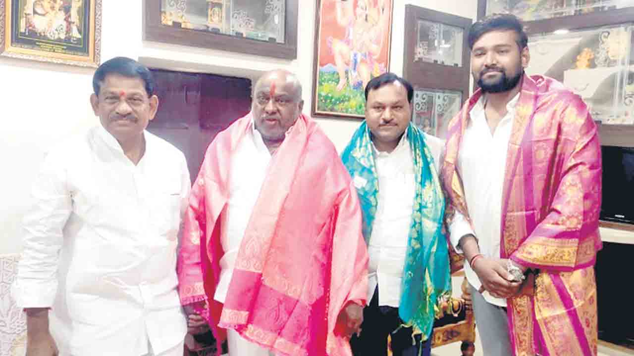 విఠల్‌ రెడ్డిని కలిసిన జోగు రామన్న