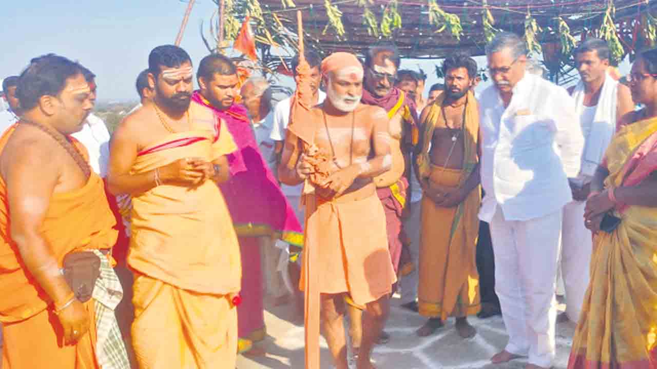 దేవాలయాలు అభివృద్ధి చెందాలి