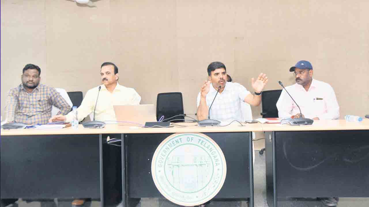 రేషన్‌షాపుల నిర్వహణను పకడ్బందీగా పర్యవేక్షించాలి