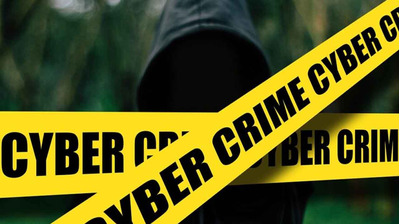 విదేశాల్లో తెలుగు విద్యార్థులకు కుచ్చుటోపీ