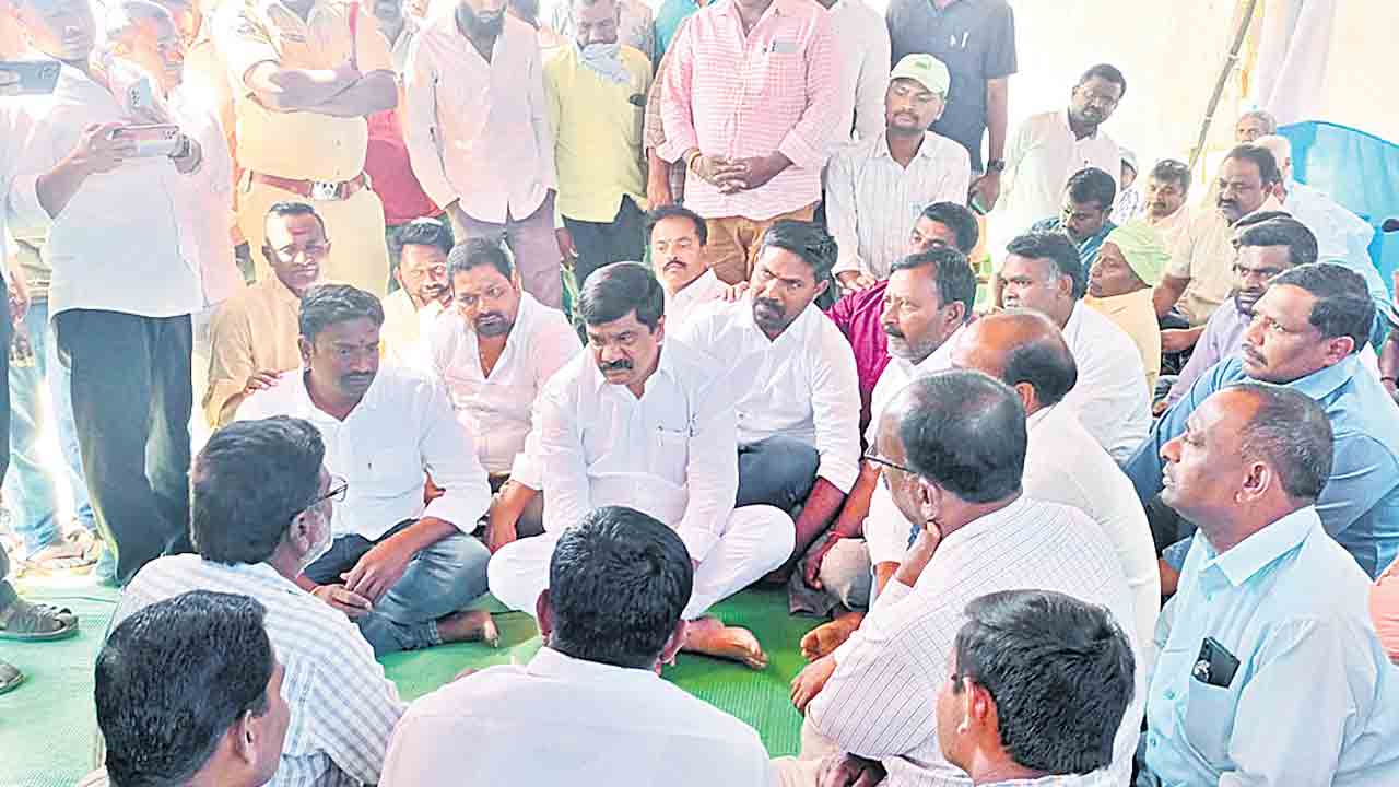 చర్చల ద్వారా ప్రతి సమస్యకూ పరిష్కారం