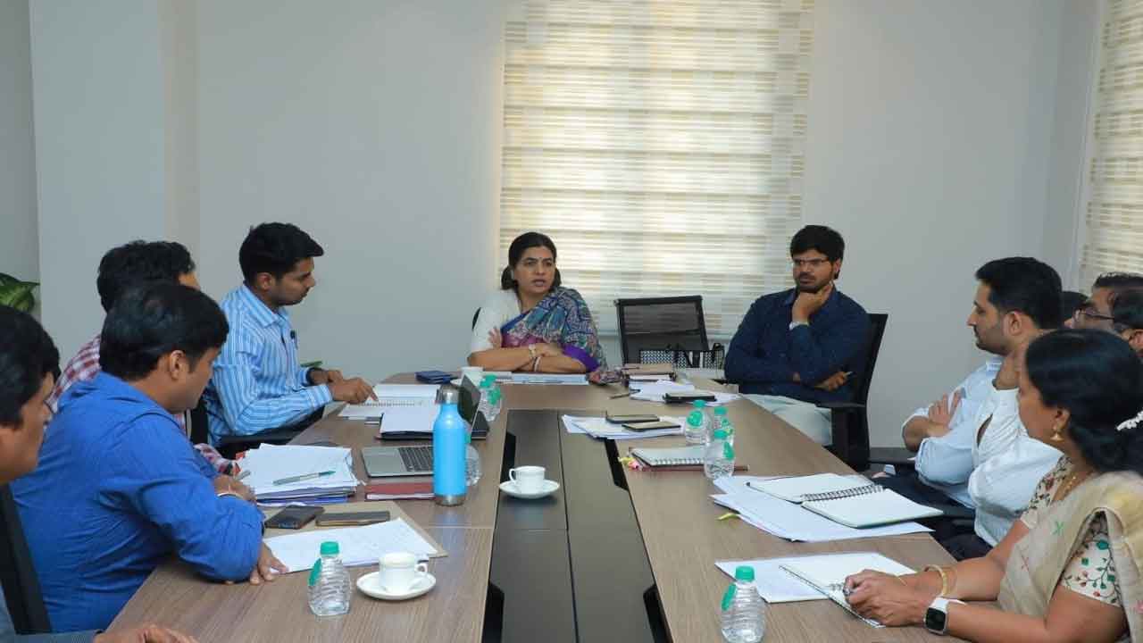 ‘పోడు’ పట్టాల జారీకి చర్యలు చేపట్టాలి