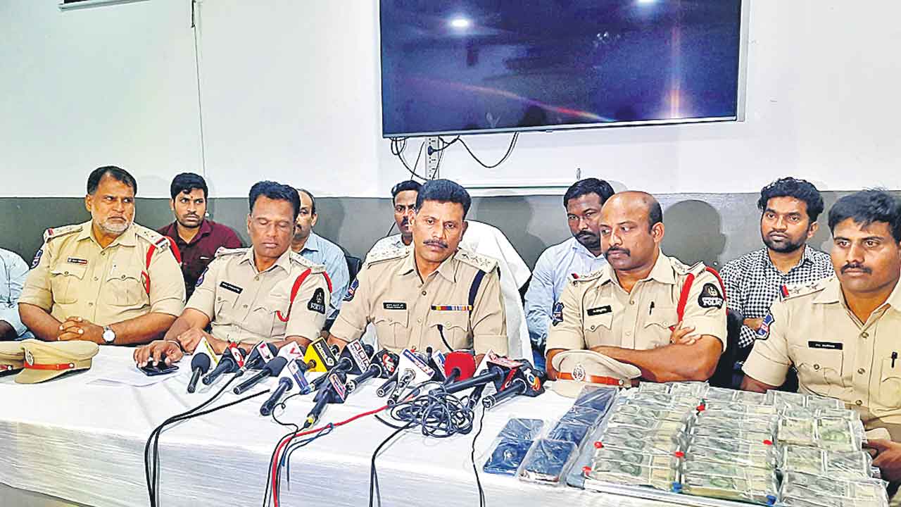 తాను తీసిన గోతిలో..తానే!