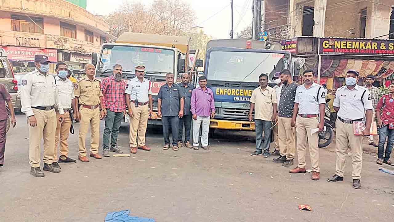 ట్రాఫిక్‌ నిబంధనలు పాటించాలి