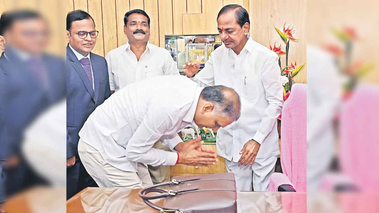 వెంకన్న సన్నిధిలో బడ్జెట్‌ ప్రతులకు పూజలు