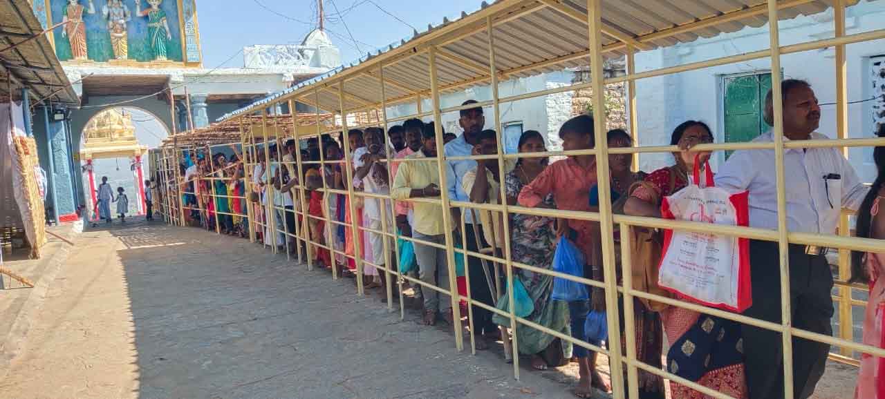 మన్యంకొండ.. భక్తఝరి