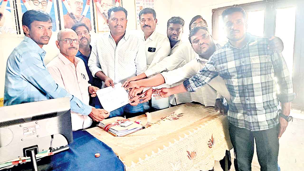 ముఠాపూర్‌ పీఏసీఎస్‌ చైర్మన్‌గా గంగాధర్‌