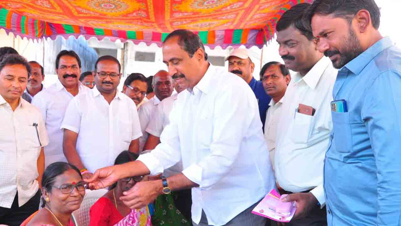 అంధత్వ నివారణకే కంటి వెలుగు