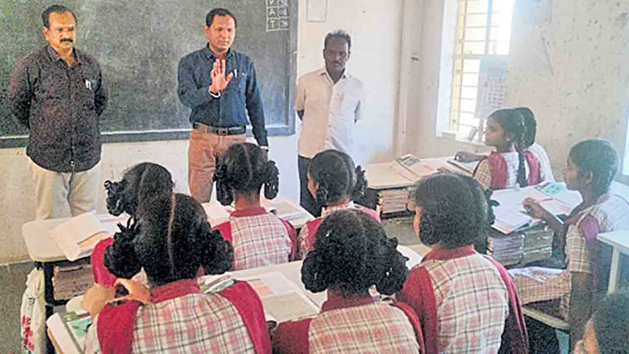 కస్తూర్బా ప్రిన్సిపాల్‌పై చర్యలు