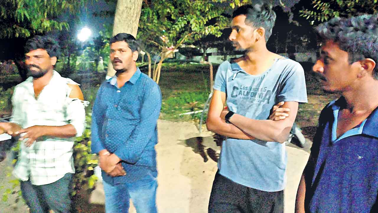 బీఆర్‌ఎస్‌ కార్యకర్తలపై ఈటల అనుచరుల దాడి