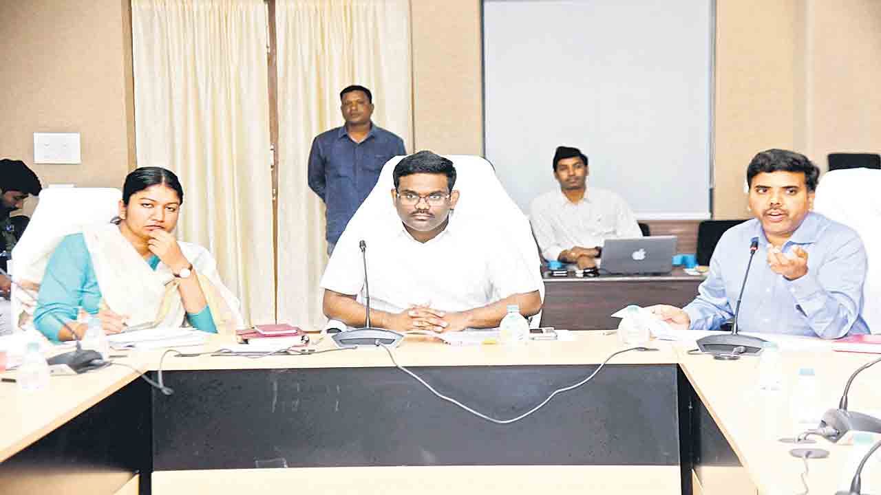 పోడు భూముల ప్రక్రియను త్వరగా పూర్తిచేయాలి