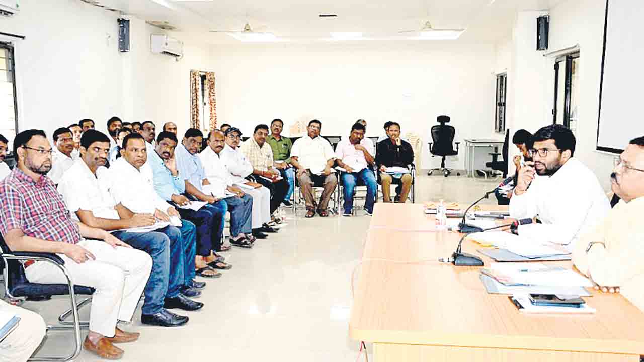 ‘ధరణి’ సమస్యలను పరిష్కరించాలి