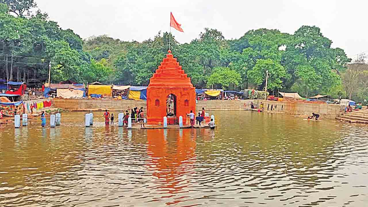 మూడు కొండల మధ్య కొలువైన దామగుండ రామలింగేశ్వరుడు