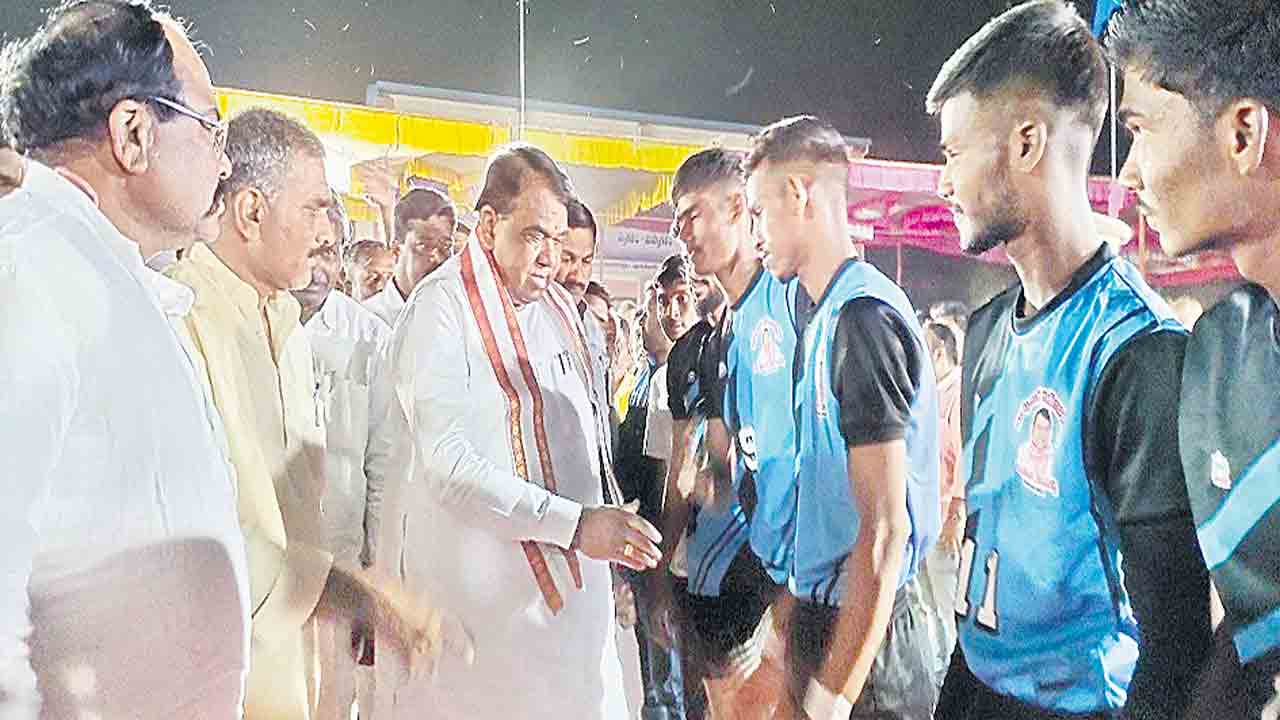 ఉత్కంఠగా సాగుతున్న ప్రో కబడ్డీ టోర్నీ