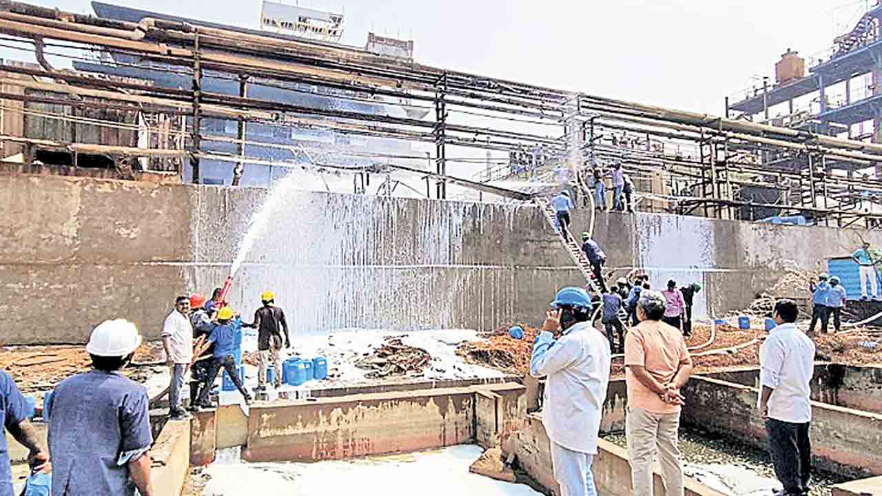 గడ్డపోతారం లీఫార్మా పరిశ్రమలో అగ్ని ప్రమాదం