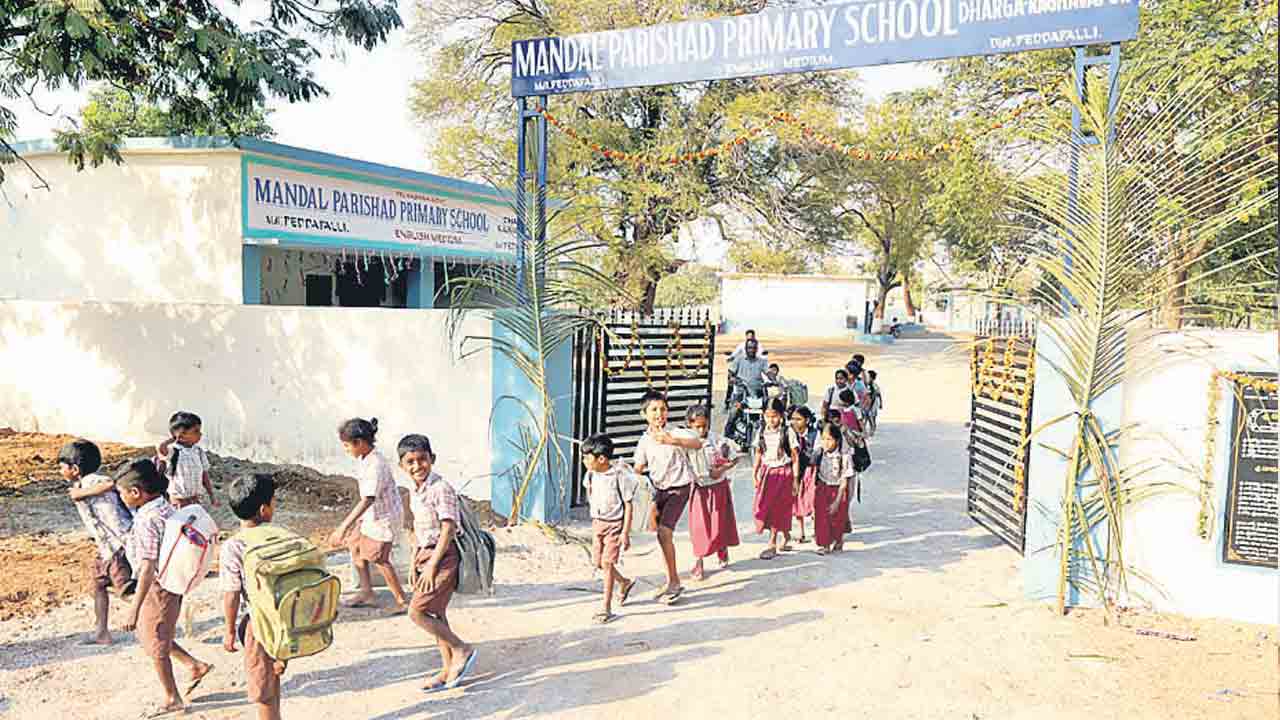 కొంగొత్తగా రాఘవాపూర్‌ బడి