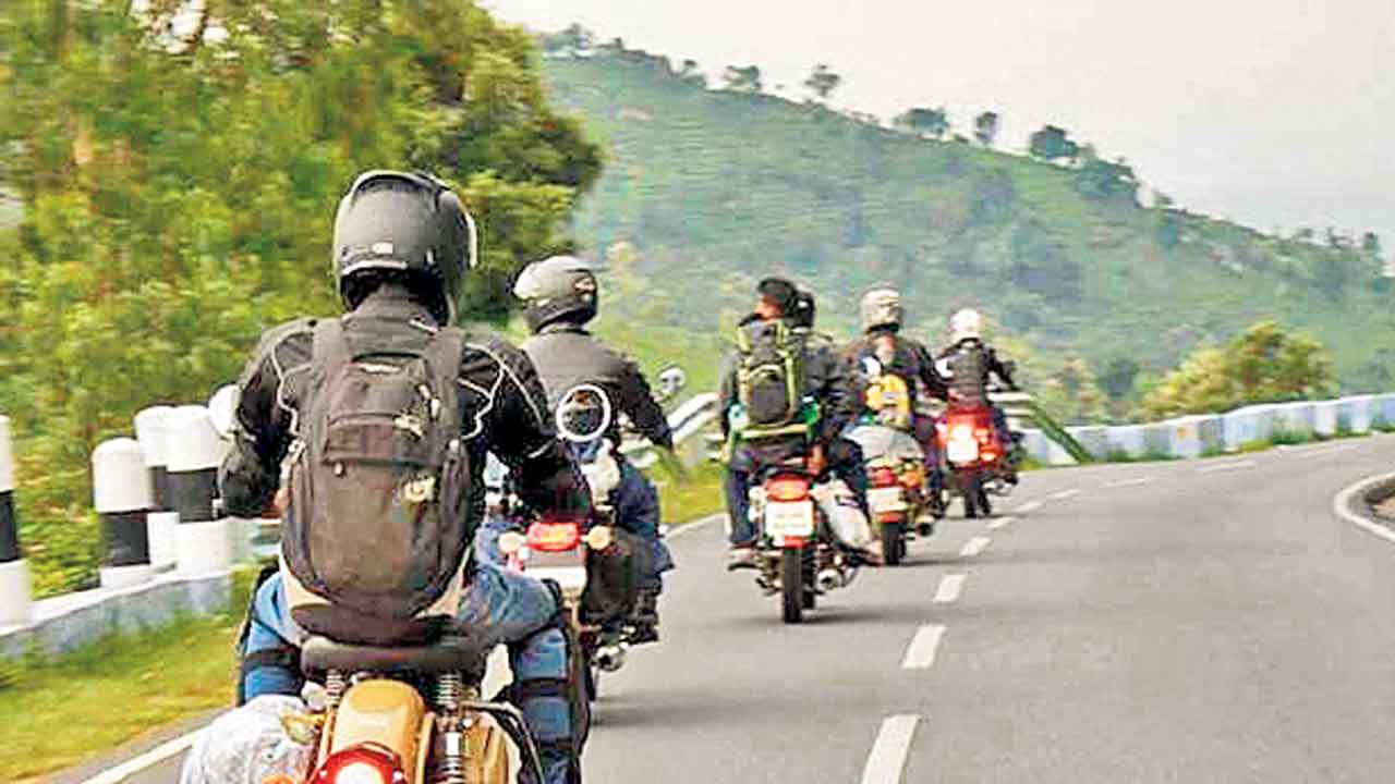 బైక్‌లపై లాంగ్‌ ట్రిప్‌