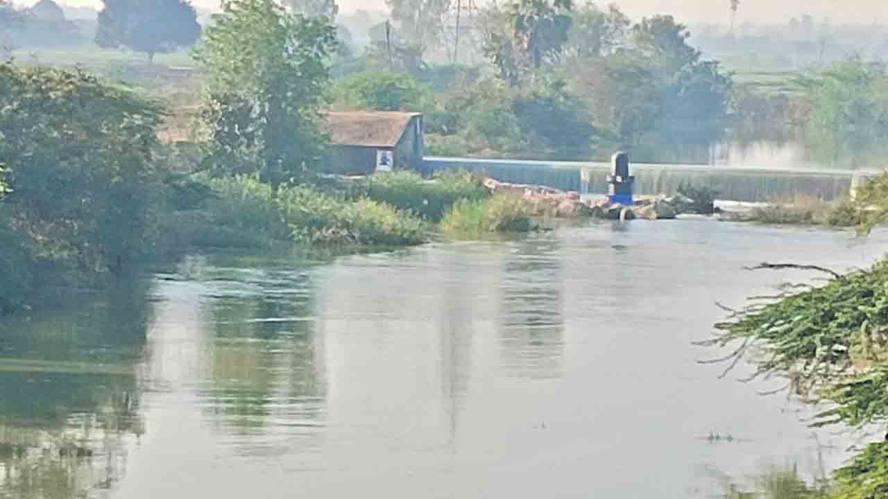 కూడవెల్లి వాగులో గోదారమ్మ పరుగులు