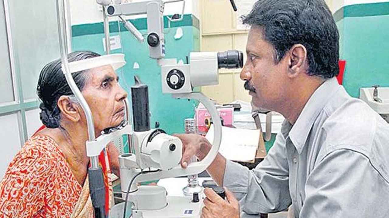 ఖమ్మం జిల్లాలో ముమ్మరంగా ‘కంటి వెలుగు’ శిబిరాలు