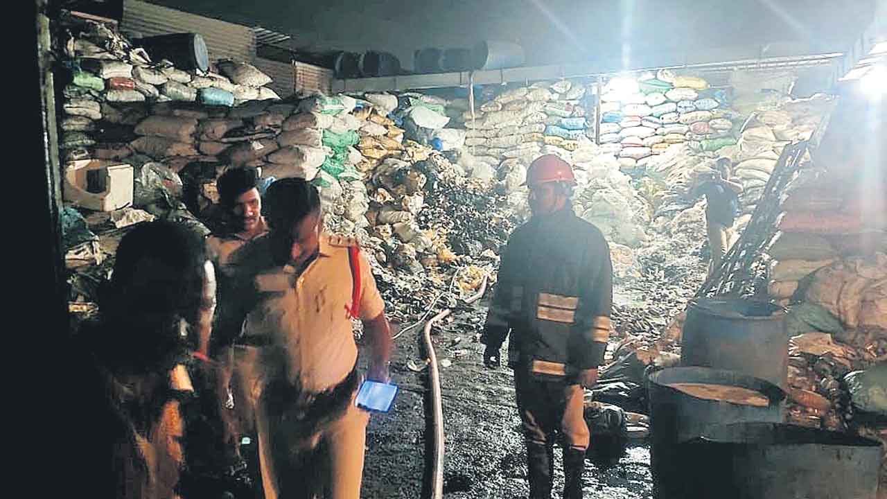 ఎస్‌ఎస్‌ ఎంటర్‌ప్రైజెస్‌ కంపెనీలో అగ్నిప్రమాదం