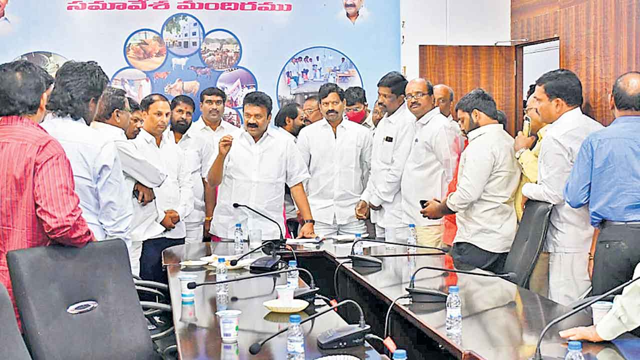 ఆలయ అభివృద్ధికి సహకరించండి