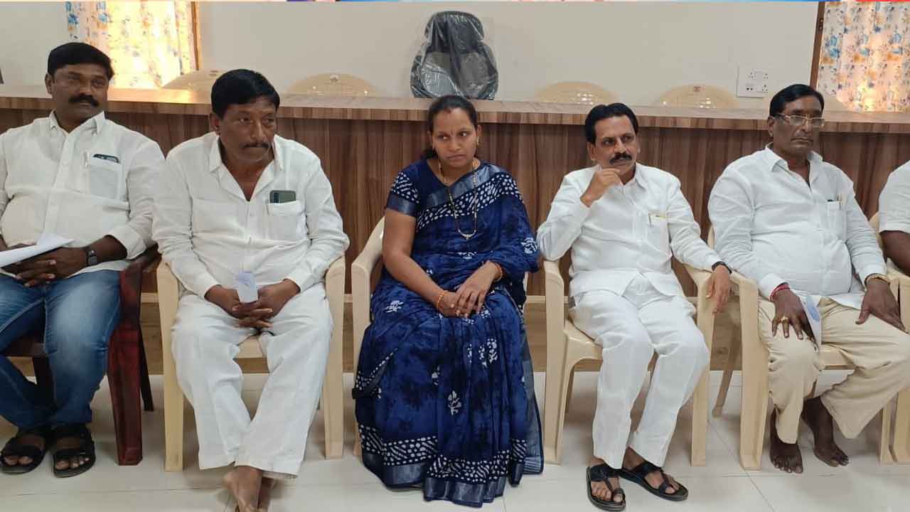 బీటీ రోడ్ల నిర్మాణానికి రూ.27.05 కోట్లు మంజూరు