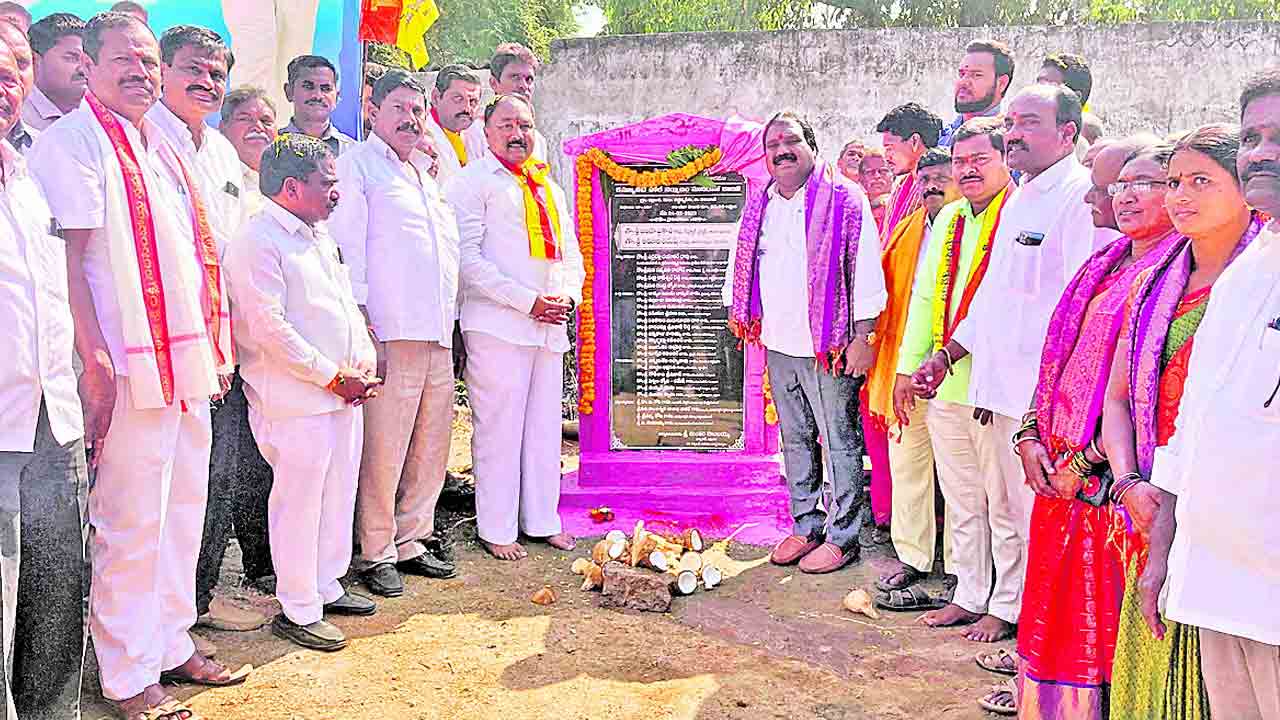 ప్రగతి బాటన పల్లెలు