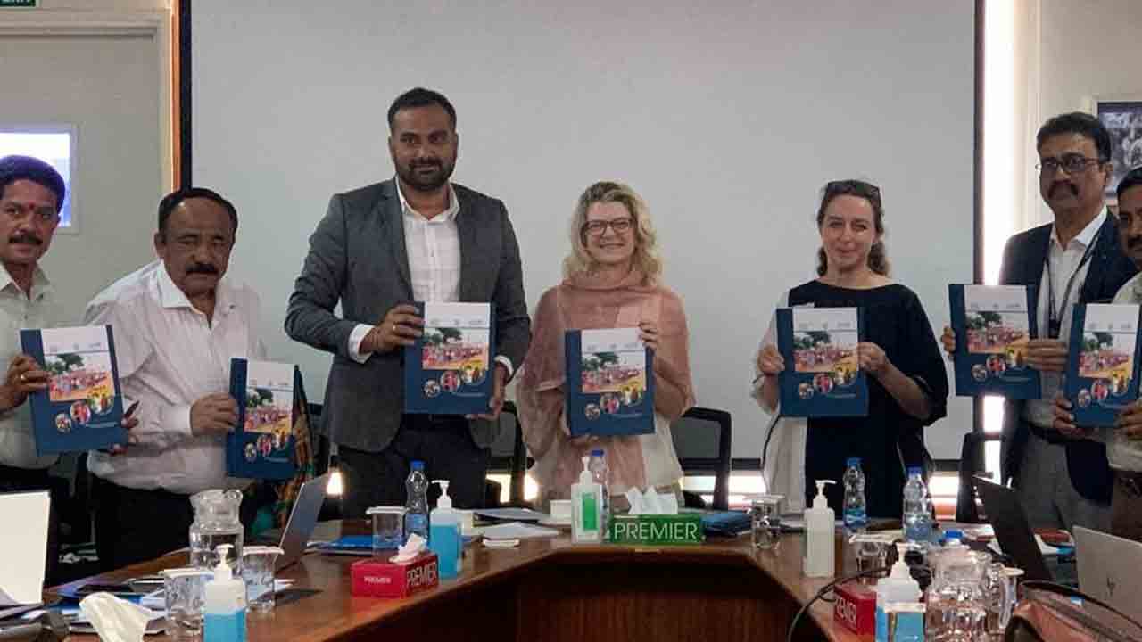 కలెక్టర్‌ కర్ణన్‌కు యూనిసెఫ్‌ ప్రశంసలు