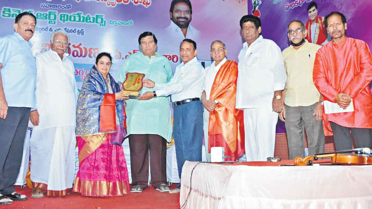 హరికథలను కాపాడుకోవాలి..