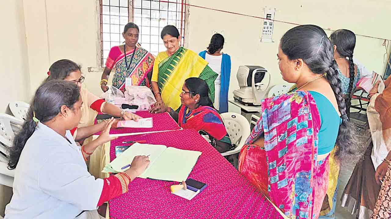 కంటి పరీక్షలు చేయించుకోవాలి